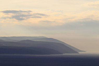 Dağlarda güzel deniz manzarası 