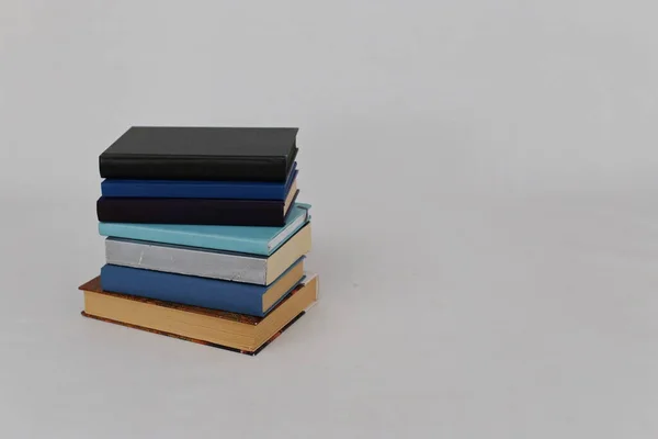 Kitaplar Masanın Üstünde — Stok fotoğraf