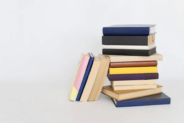 Stapel Boeken Witte Achtergrond — Stockfoto