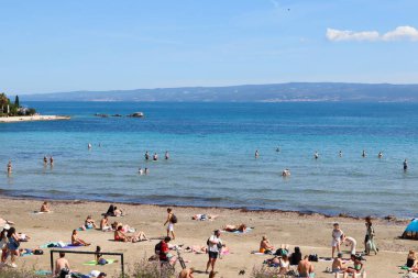 Hırvatistan 'ın Split kentindeki plajda 26,07,2023 kişi bulunuyor.