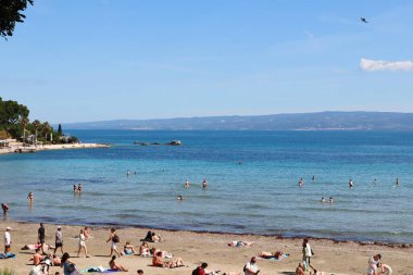 Hırvatistan 'ın Split kentindeki plajda 26,07,2023 kişi bulunuyor.