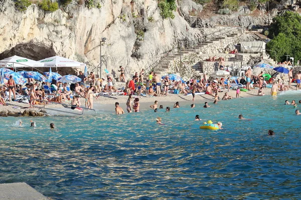 Макарска Хорватия 2023 Пляжи Юге Хорватии Полны Туристов — стоковое фото