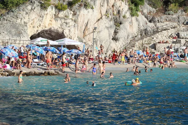 Макарска Хорватия 2023 Пляжи Юге Хорватии Полны Туристов — стоковое фото