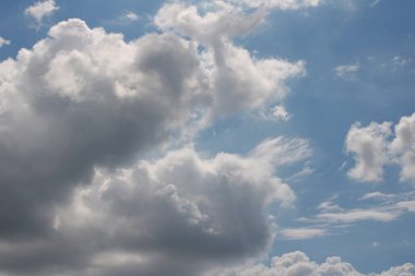 Gökyüzündeki bulutlar