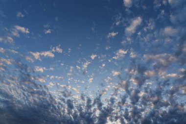 Bulutlu güzel gökyüzü