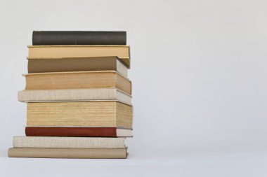 Vrgorac, Hırvatistan, 23 .08.2023. Trafik kazası, yolda devrilmiş bir araba.