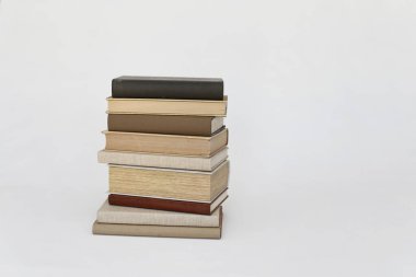 Vrgorac, Hırvatistan, 23 .08.2023. Trafik kazası, yolda devrilmiş bir araba.