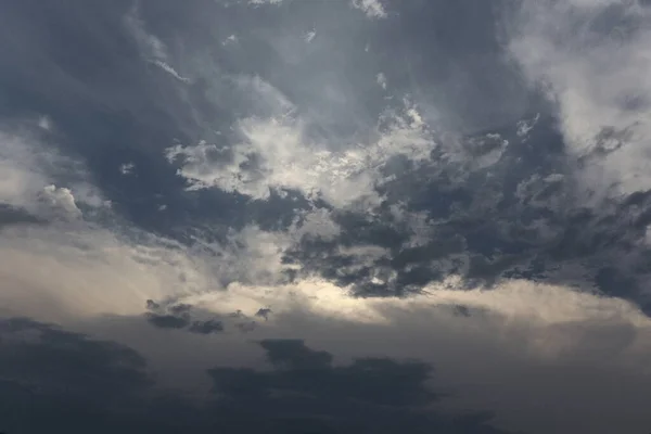 Dramatyczne Ciemne Chmury Przed Burzą — Zdjęcie stockowe