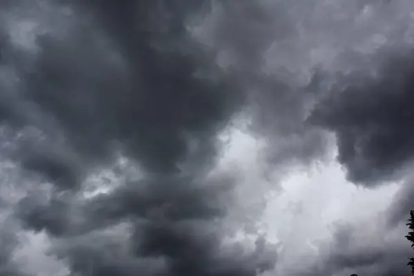 Драматичні Темні Хмари Перед Грозою — стокове фото