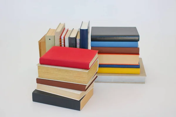 Verschillende Kleurrijke Boeken Wit — Stockfoto