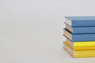 Kitap yığını Ukrayna rengi