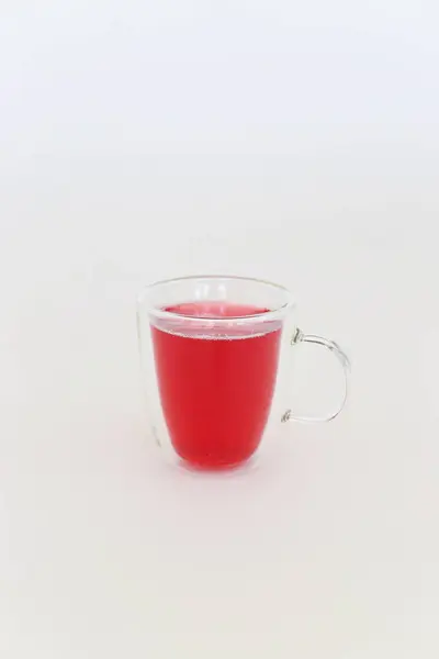 Frischer Roter Saft Glasbecher Auf Weißem Hintergrund — Stockfoto