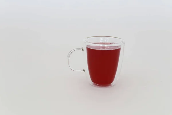 Beyaz Arka Planda Bir Bardak Çay — Stok fotoğraf