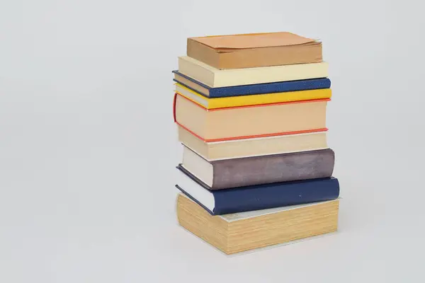 Bücherstapel Auf Weißem Hintergrund Bildungskonzept Zurück Zur Schule Kopierraum — Stockfoto