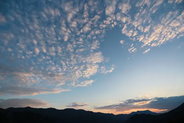 Dağlarda gün batımı