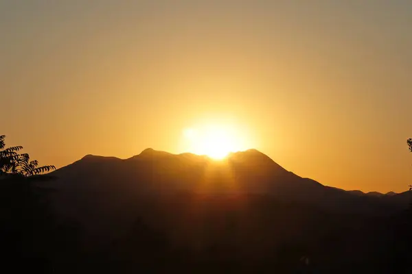 Matahari Terbenam Pegunungan Stok Gambar Bebas Royalti