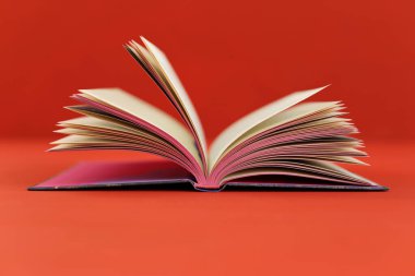 Arkaplanda kitap