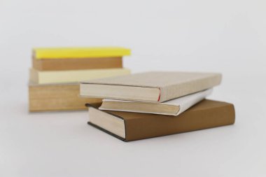 Beyaz arkaplan üzerine kitaplar