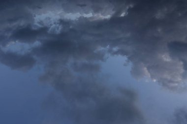 Bulutlu dramatik gökyüzü