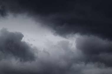 Gökyüzündeki fırtına bulutları