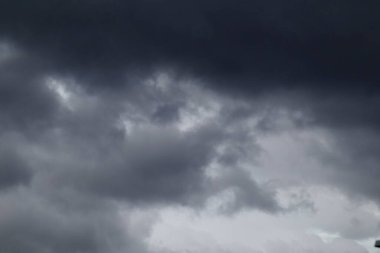 Gökyüzündeki fırtına bulutları
