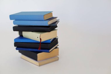 Kitap yığını, eğitim ve bilgi kavramı