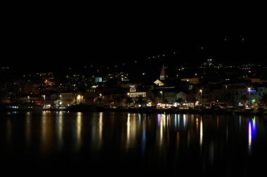 Makarska, Hırvatistan, gece panoraması, illüstrasyon, fotoğraf