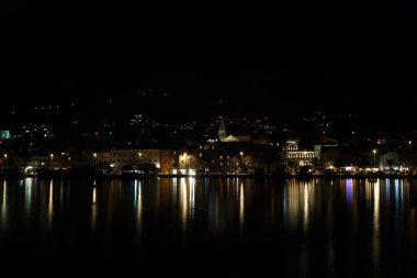Makarska, Hırvatistan, gece panoraması, illüstrasyon, fotoğraf