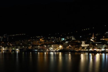 Makarska, Hırvatistan, gece panoraması, illüstrasyon, fotoğraf