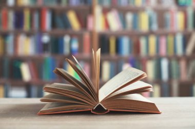 Kitap ve açık kitap.