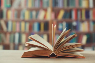 kitap ve renkli geçmiş, eğitim öğrenme kavramı