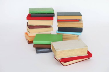 Beyaz arkaplan üzerine kitaplar