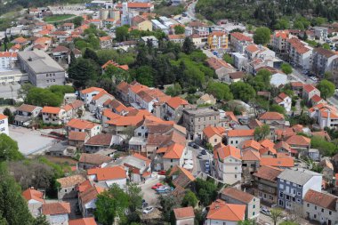Hırvatistan 'ın güneyindeki Hırvatistan' ın Vrgorac kenti ve kentin manzarası,
