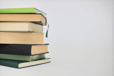 Beyaz arkaplan üzerine kitaplar