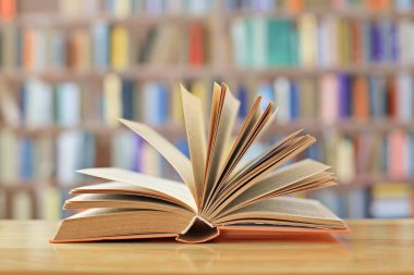 Açık sayfalı kitap, kapat