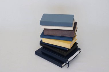 Beyaz arkaplan üzerine kitaplar