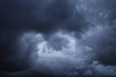 Arabalarda Sahra 'dan gelen kum, kirli arabalar, tozla kaplı araba, yüksek kaliteli profesyonel fotoğrafçılık.