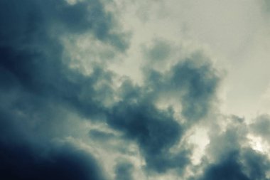 Gökyüzündeki bulutlar