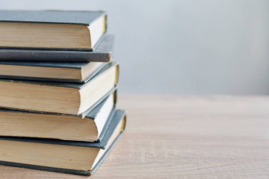 yığın kitap bir tablo