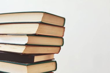 eski kitap yığını