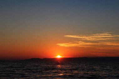 Denizde gün batımı, Hırvatistan 'da deniz üzerinde güzel gün batımı, romantizm, güzel manzara, yaz, deniz, tatil