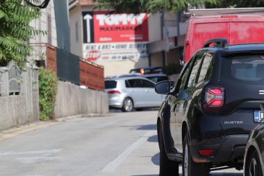 Vrgorac, Hırvatistan, 20.09.2024 otobüsü Bilbao, arabalar, caddeler