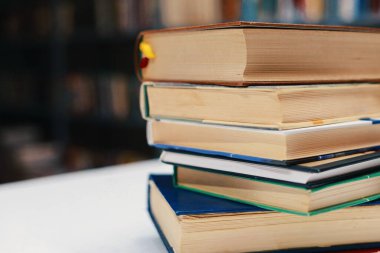 Kitap yığını, kütüphane konsepti