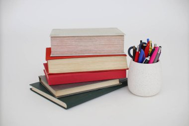 Beyaz arkaplan üzerine kitaplar