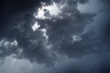 Gökyüzündeki fırtına bulutları