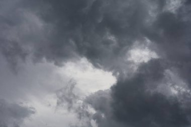 Gökyüzündeki fırtına bulutları