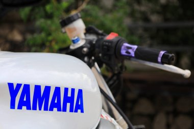 Bölünme, Hırvatistan, 11.10.2024. Yamaha motosikleti yolda.,  