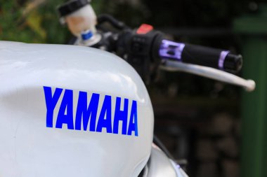 Bölünme, Hırvatistan, 11.10.2024. Yamaha motosikleti yolda.,  