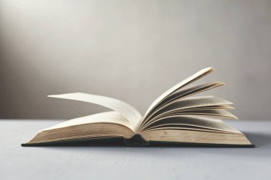 Gökyüzündeki kara bulutlar, fırtına bulutları, yağmurlu hava, bulutlu dramatik karanlık gökyüzü, 