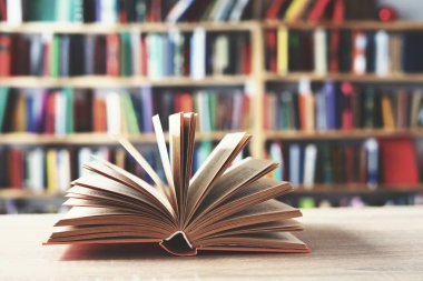 Kitap ve açık kitaplar..